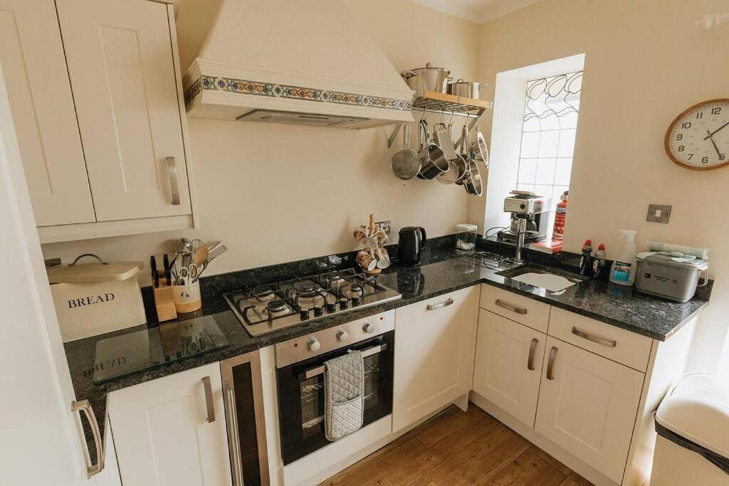 Fir Tree Cottage - Cosy 3 Bed Cottage In Penrhyn Bay With Beautiful Sea Views And Access To Snowdonia Rhos-on-Sea Luaran gambar